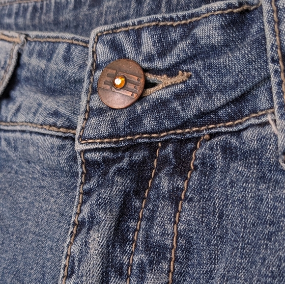 Ethyl acid wash denim with copper and sapphire details - Picture 4 of 9